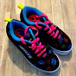Girls Heelys Size 3